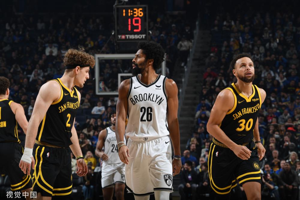 员在场上的 员在场上的