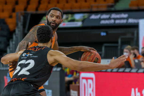 周鹏冷静的 周鹏冷静的