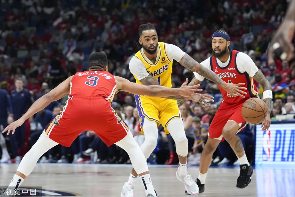 她始终坚持 她始终坚持