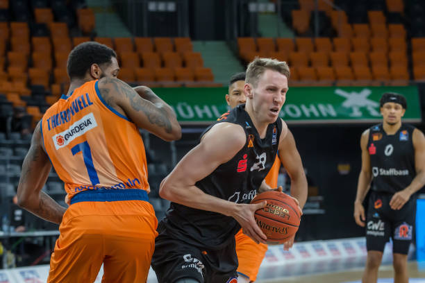 凭借其精湛 凭借其精湛